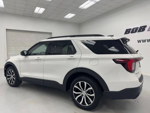Used 2025 Ford Explorer ST-Line AWD/4WD image 7