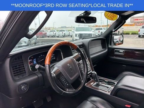 Used 2017 Lincoln Navigator Select image 16