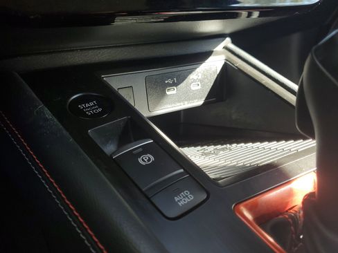 Certified 2025 Nissan Kicks SR image 28