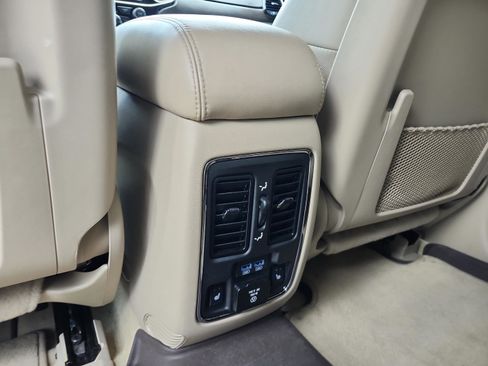 Used 2020 Jeep Grand Cherokee Overland image 16