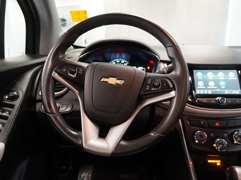 Used 2019 Chevrolet Trax LT w/ LT Convenience Package AWD/4WD image 17
