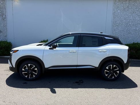 Used 2026 Nissan Kicks SV AWD/4WD image 3