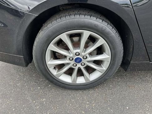 Used 2017 Ford Fusion SE FWD image 6