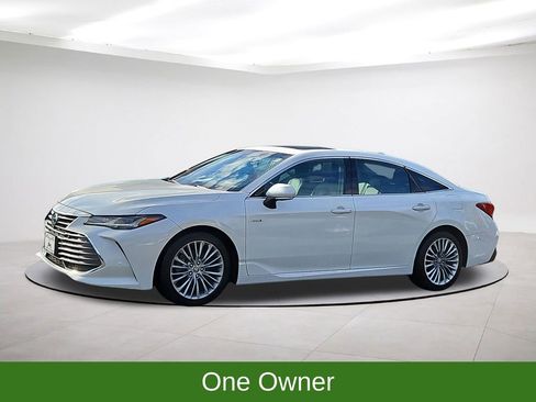 Used 2021 Toyota Avalon Limited image 3