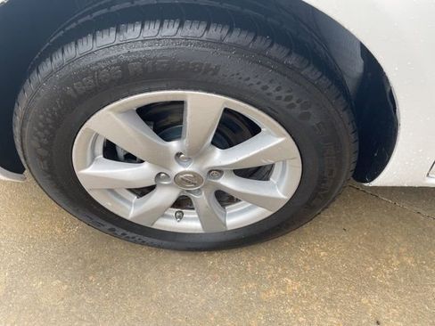 Used 2012 Nissan Versa SL image 24