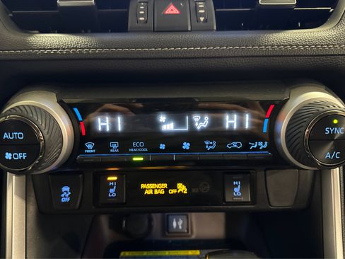 Used 2019 Toyota RAV4 Limited image 34