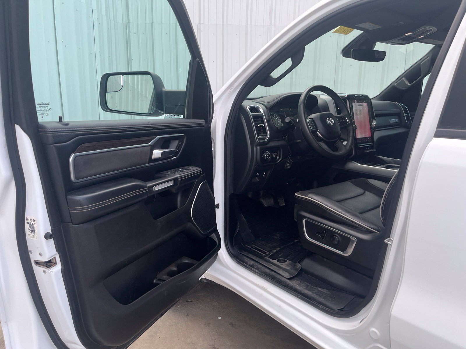 Used 2025 RAM 1500 Laramie AWD/4WD image 10