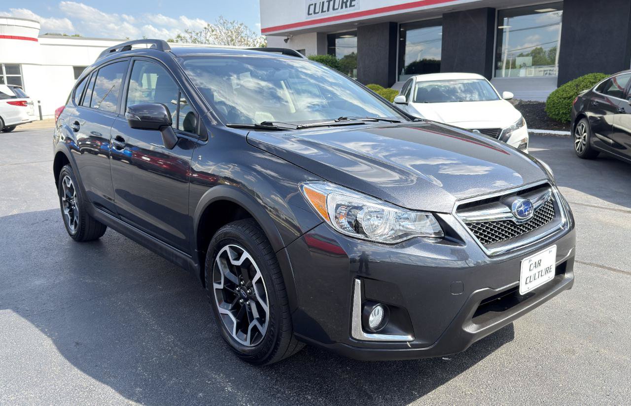 Used 2017 Subaru Crosstrek 2.0i Limited w/ Popular Package #2 AWD/4WD image 2