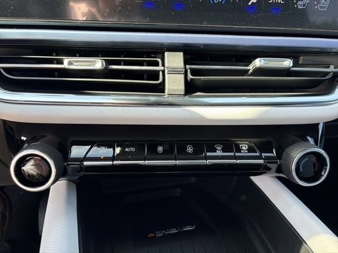 New 2026 Chevrolet Equinox EV LT image 30