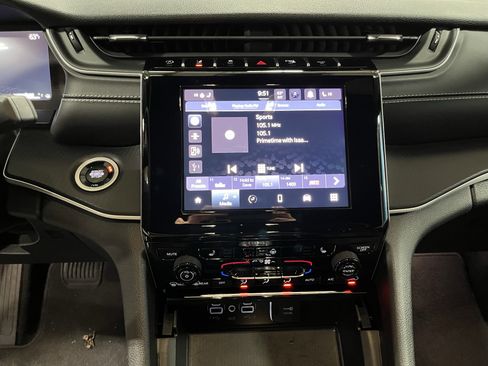 Certified 2025 Jeep Grand Cherokee Altitude image 22