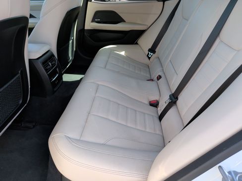 Used 2023 BMW i4 eDrive40 w/ M Sport Package RWD image 36