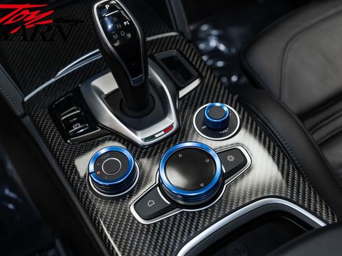 Used 2022 Alfa Romeo Stelvio Quadrifoglio image 44