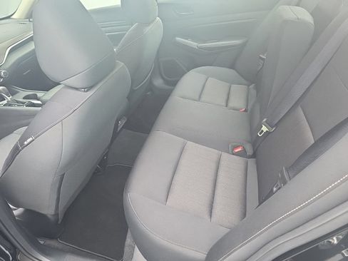 Used 2025 Nissan Altima 2.5 SV FWD image 33