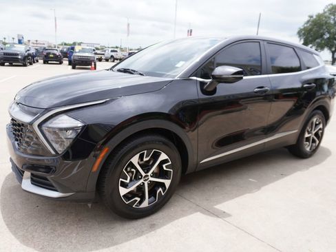 Used 2023 Kia Sportage EX FWD image 3