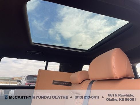 Used 2025 Hyundai Santa Fe Limited image 10