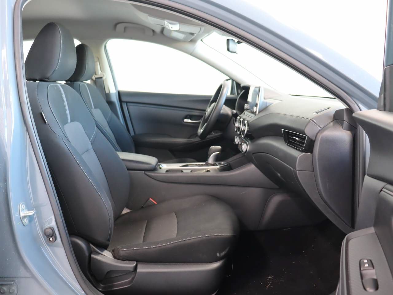 Used 2025 Nissan Sentra SV FWD image 17