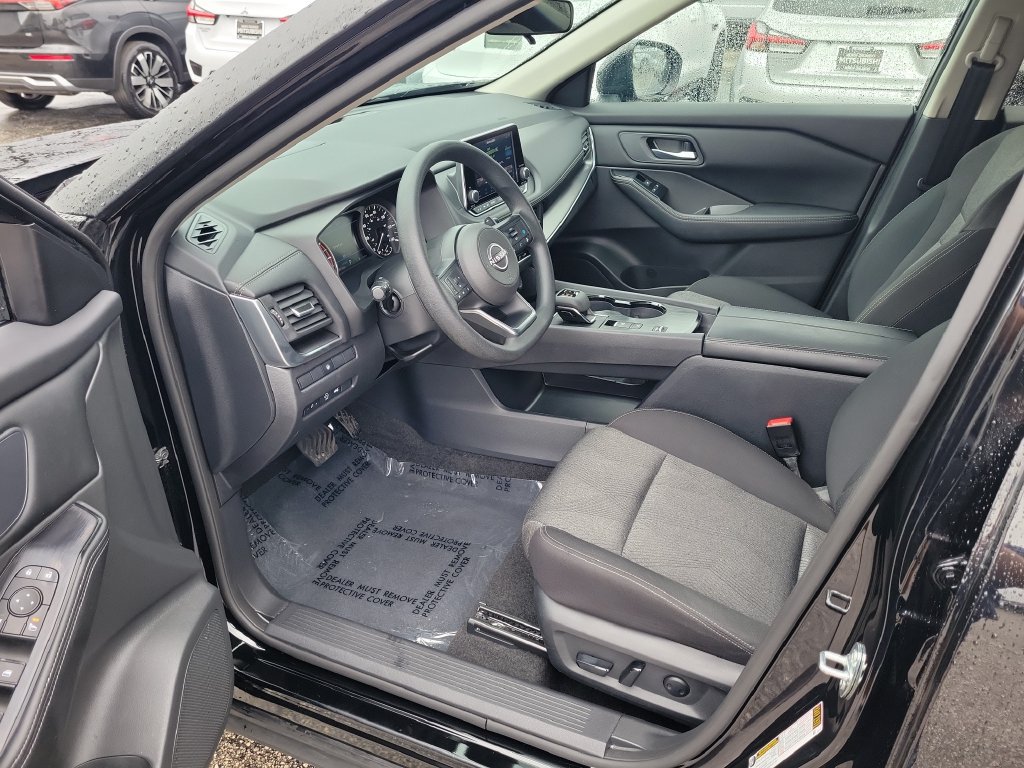Used 2024 Nissan Rogue SV FWD image 14