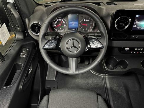 Used 2025 Mercedes-Benz Sprinter 2500 image 36