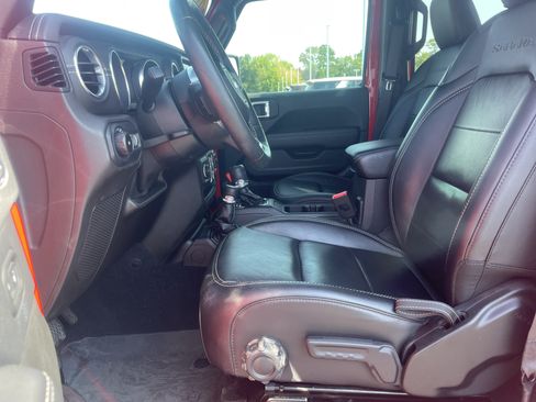 Used 2018 Jeep Wrangler Unlimited Sahara AWD/4WD image 15