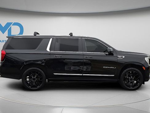 Used 2021 GMC Yukon XL Denali w/ Denali Premium Package image 6