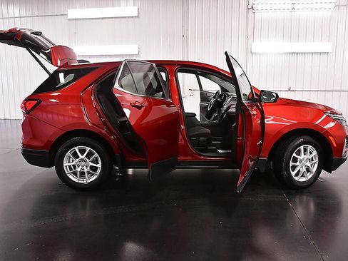Used 2023 Chevrolet Equinox LT image 30