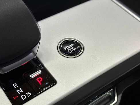 New 2025 Land Rover Range Rover SE image 27