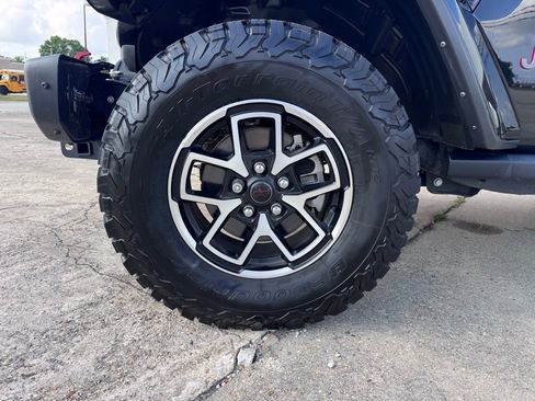 Used 2024 Jeep Wrangler Unlimited Rubicon AWD/4WD image 11