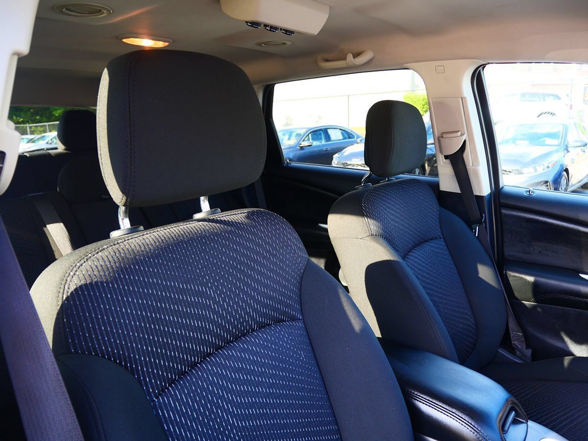 Used 2019 Dodge Journey SE w/ Connectivity Group FWD image 18