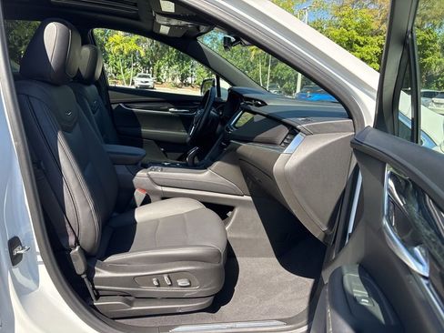 Used 2022 Cadillac XT5 Premium Luxury FWD image 16