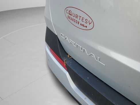 New 2026 Kia Carnival EX FWD image 7