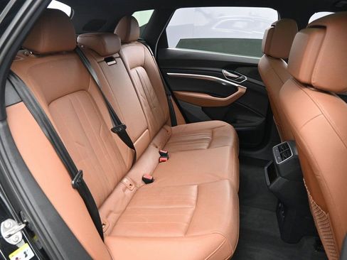 Used 2022 Audi e-tron Premium Plus w/ Premium Plus Package image 32