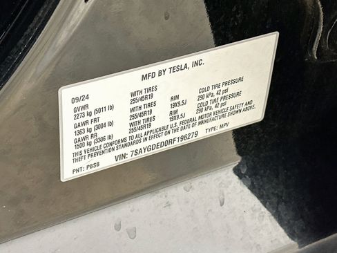 Used 2024 Tesla Model Y Long Range RWD image 12