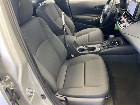 Used 2025 Toyota Corolla LE image 34