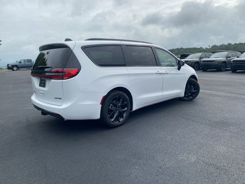 New 2027 Chrysler Pacifica Limited w/ S Appearance Package FWD image 7