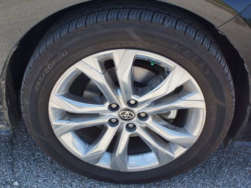 Used 2022 Toyota Sienna Platinum FWD image 3