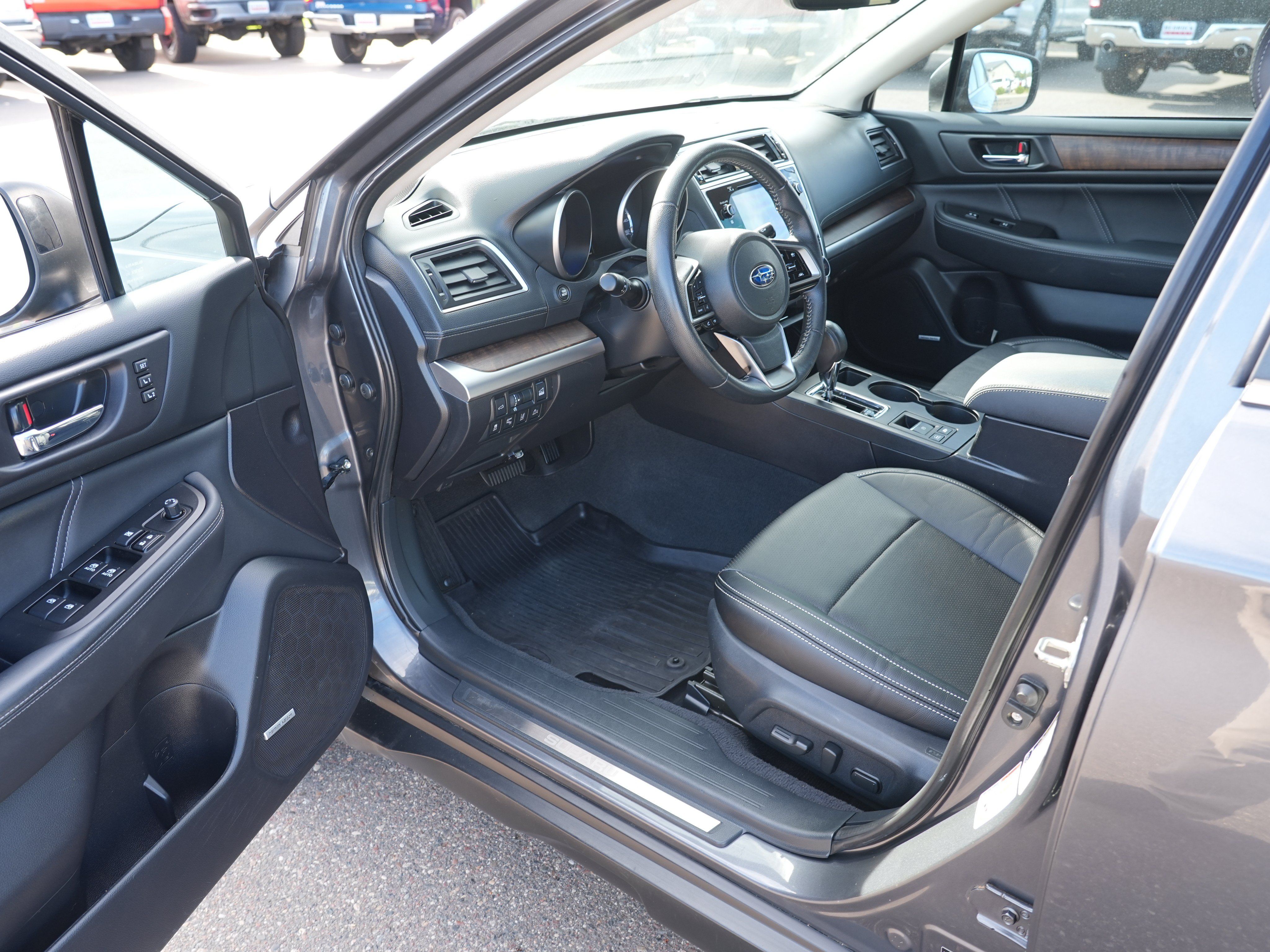 Used 2018 Subaru Outback 3.6R Limited AWD/4WD image 13