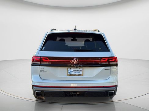 New 2026 Volkswagen Atlas Peak Edition image 4