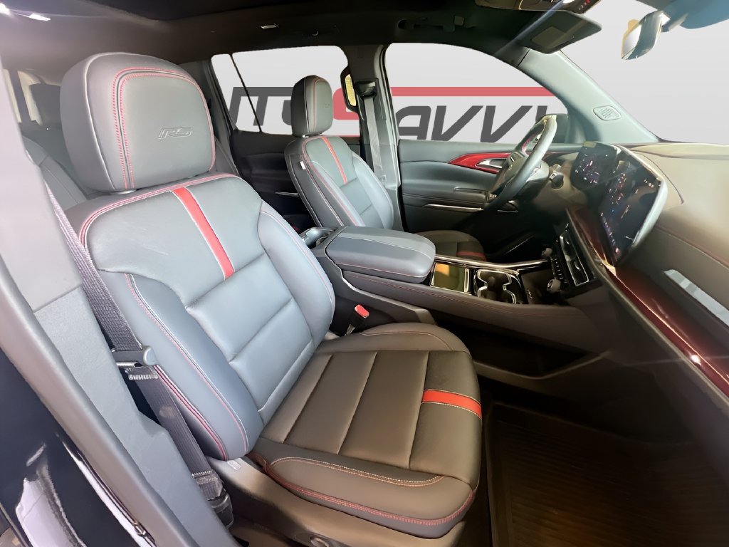 Used 2024 Chevrolet Traverse RS w/ LPO, Floor Liner Package FWD image 31