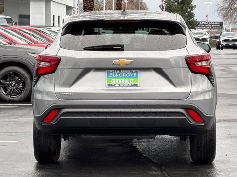 Certified 2024 Chevrolet Trax LS image 4
