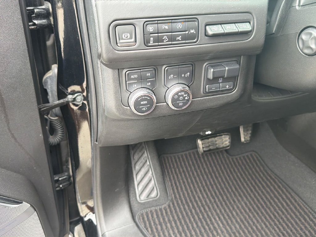 Used 2024 GMC Yukon Denali Ultimate AWD/4WD image 22
