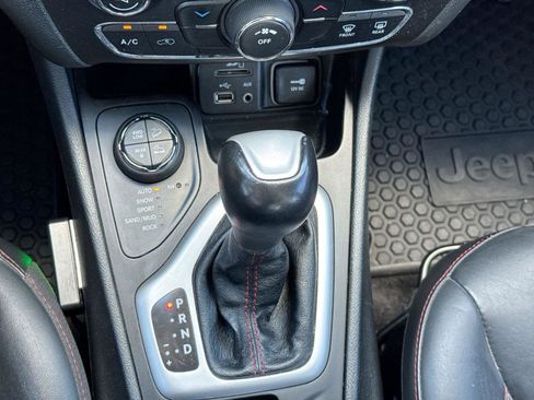 Used 2015 Jeep Cherokee Trailhawk w/ Cold Weather Group AWD/4WD image 13