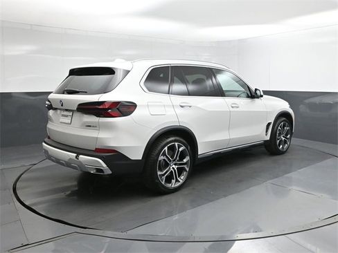 New 2026 BMW X5 sDrive40i image 11