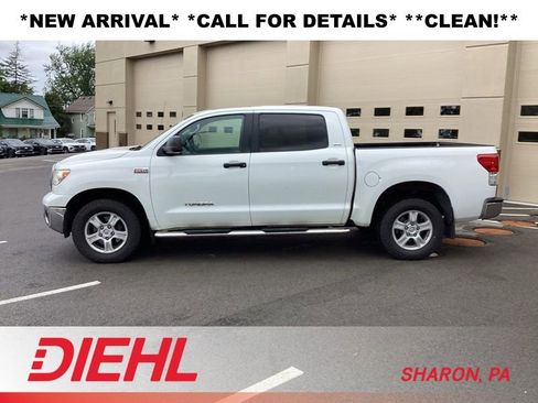 Used 2013 Toyota Tundra 4x4 CrewMax w/ SR5 Pkg image 4