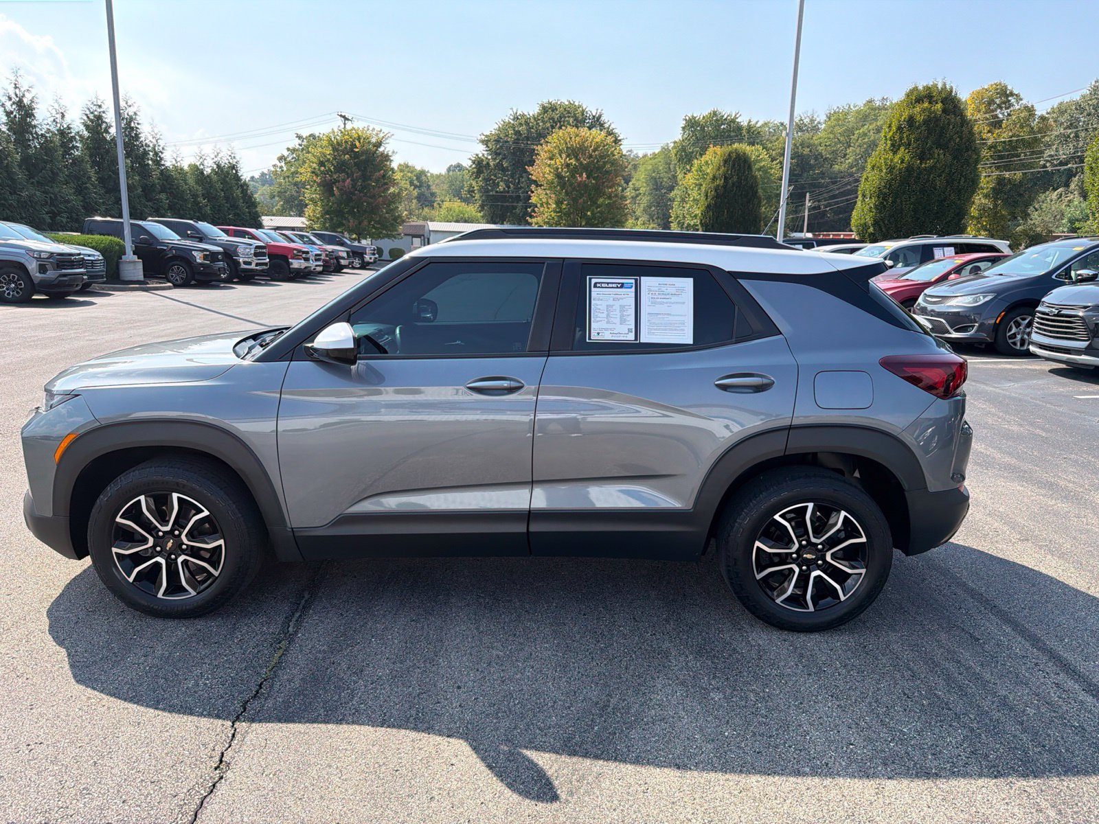 Used 2021 Chevrolet TrailBlazer ACTIV w/ Sun and Liftgate Package AWD/4WD image 2