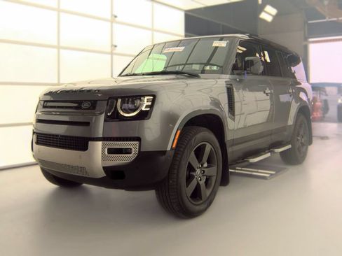 Used 2023 Land Rover Defender 130 SE AWD/4WD image 2