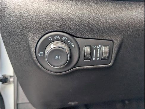 Used 2024 Jeep Compass Trailhawk image 15