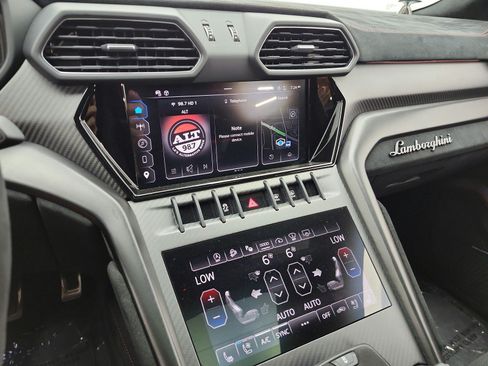 Used 2024 Lamborghini Urus Performante AWD/4WD image 10