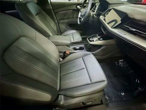 Used 2024 Audi Q4 e-tron Premium Plus w/ Premium Plus image 29