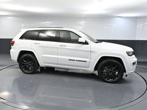 Used 2021 Jeep Grand Cherokee Laredo X AWD/4WD image 4