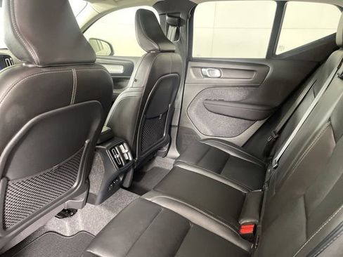 Used 2025 Volvo XC40 B5 Core w/ Protection Package Premier AWD/4WD image 39